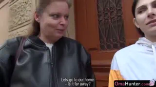 Девушка со своим бывшим парнем и пухлая зрелая женщина
