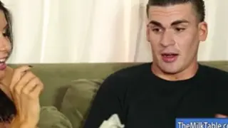 Грудастая массажистка заглатывает большой хуй и получил лица