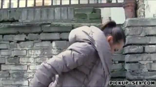 Реальных любительских чешской шлюха Эмили засветила свои сиськи за наличные