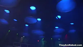 Сногсшибательные девушки раздевая ее после вечеринки