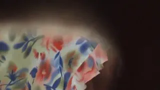 Рука мужчины со степлером