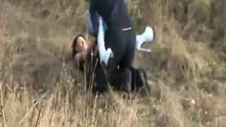 Человек замечен в уединенном месте на открытом воздухе совершающим половой акт