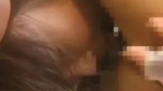 Азиатская Девушка с маленькими сиськами Облизываемая Облапанная Трущихся Кисками