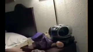 Взрослая сосет с молодым парнем пока муженек