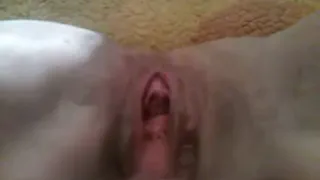 Раб мастурбирует и сквирт