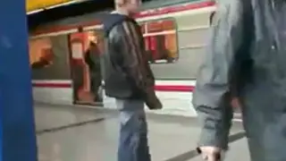 Брюнетка сосет хуй в поезд станции 1 молодой
