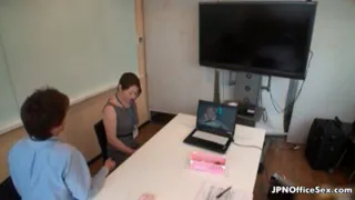Удивительная азиатская девушка показывает красивое тело часть3