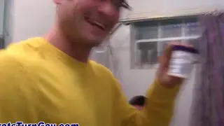 Прям молодой обязательства трогает члены
