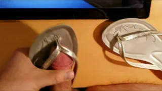 Трахнуть и кончить девушка вьетнамки сандалии огромный кончил
