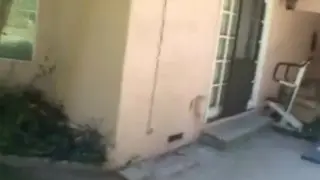 Блондинка шлюха сосет огромный человек мясо