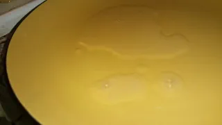 Ест сперму из использованного презерватива
