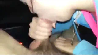 Смешной молодой из надрачивает подруга