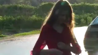 Молодая шлюха в мини-юбке трахал