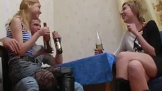 Телки Сделают Все Чтобы Сосать Его Член
