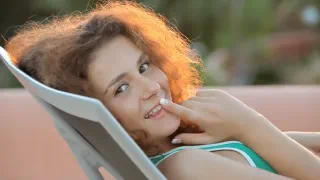 Сексуальная Молодая Красотка Трахается За Пределами