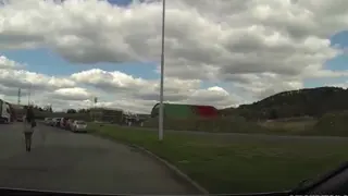 Шлюха ебать в автомобиль и нажал на нее б