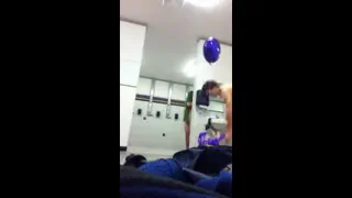 Молодые футболисты поймали голым в раздевалке