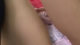 Студент из Кореи касаясь ее клитор
