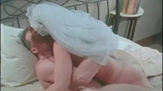 Невеста получает костяком глубоко в ее влагалище сегодня