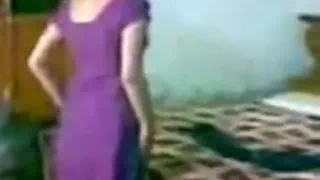 Милая девушка наслаждается с парень