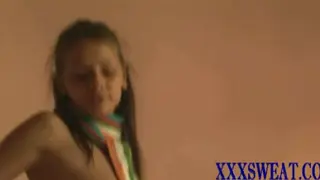 Горячие молодые девушки любят дразнить