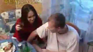 Русская молодая брюнетка трахал русский кончил глотать