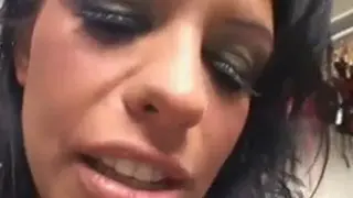 Этот хуй любящая шлюха просто не может получить достаточно колбасы