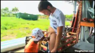 Черный бандит трахается с белым парнем