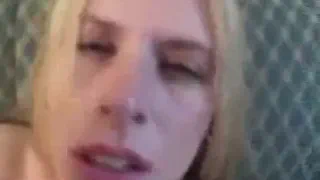 Моя блондинка девушка позволяет мне кончить ей в рот после секса горячие раком