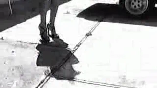 Сексуальный садист сука давит клопов перед ней гараж