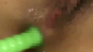 Невинные Азиатские молодую выебали с дилдо в ее задницу