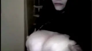 Великолепная брюнетка молодая с огромными натуралов на
