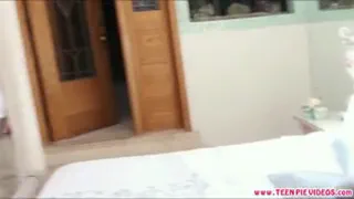 Латинская цыпочка Красивая Херли наполненный спермой внутрь ее киски