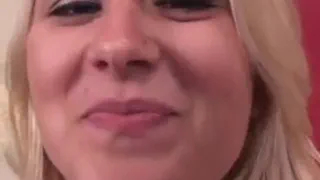 Блондинка хочет чтобы вы знали где именно она хочет что